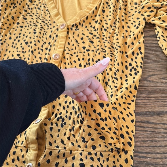 Kyte Marigold Cheetah Adult Cardigan - Picture 3 of 7